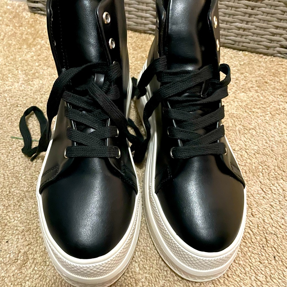 Never worn Madden platform sneakers